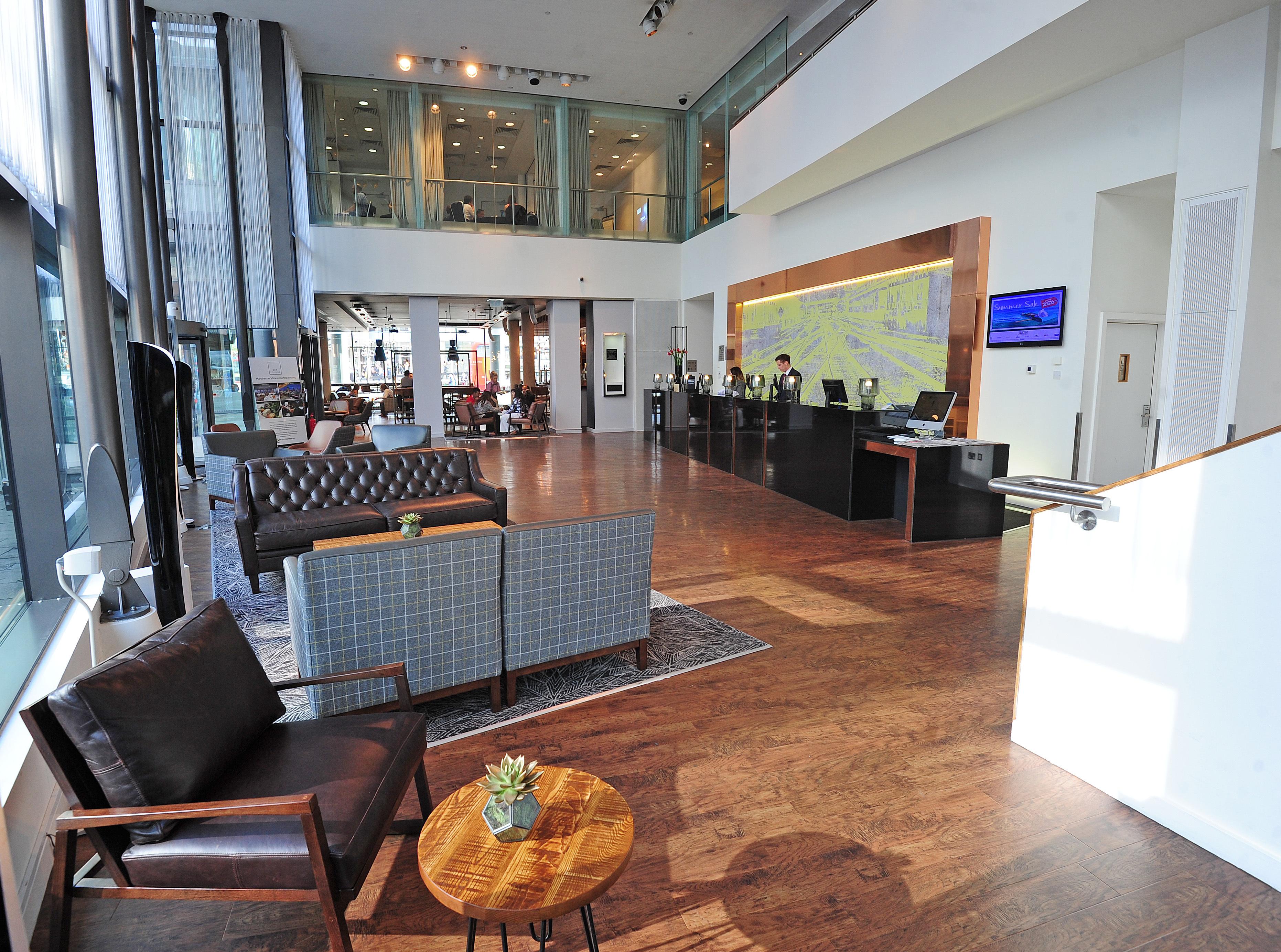 Skylounge, DoubleTree By Hilton Manchester photo #6