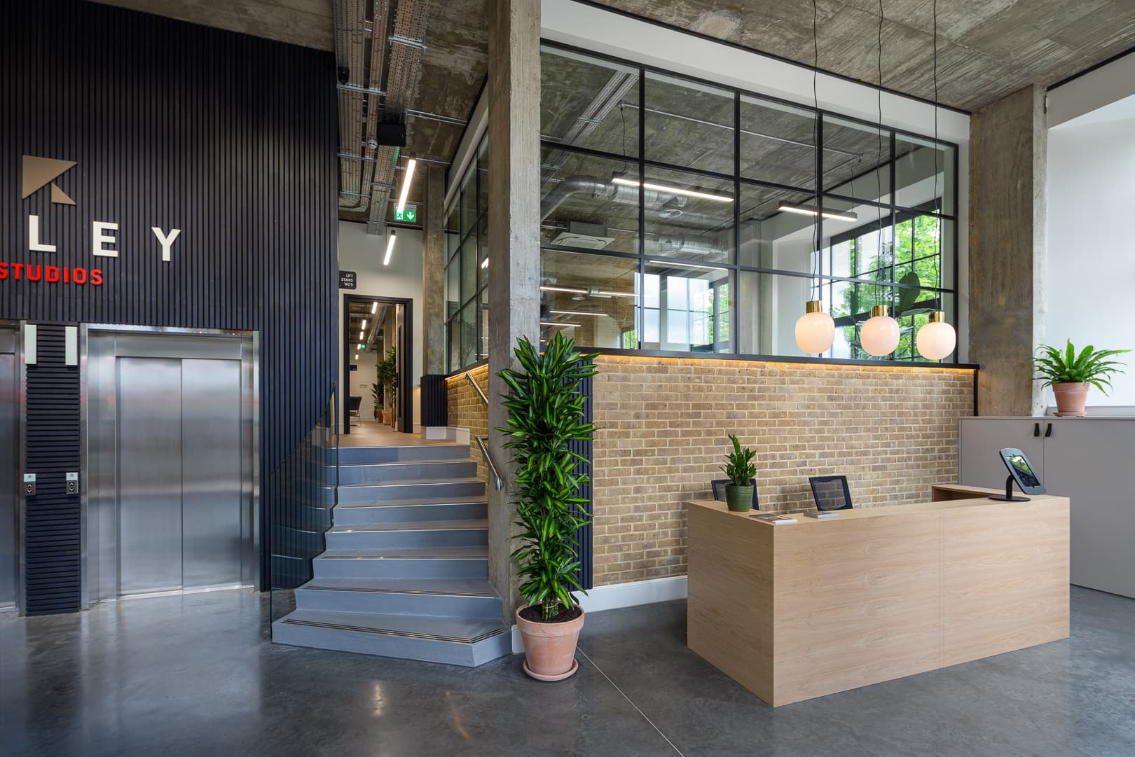 Riley Studios, Larry photo #2