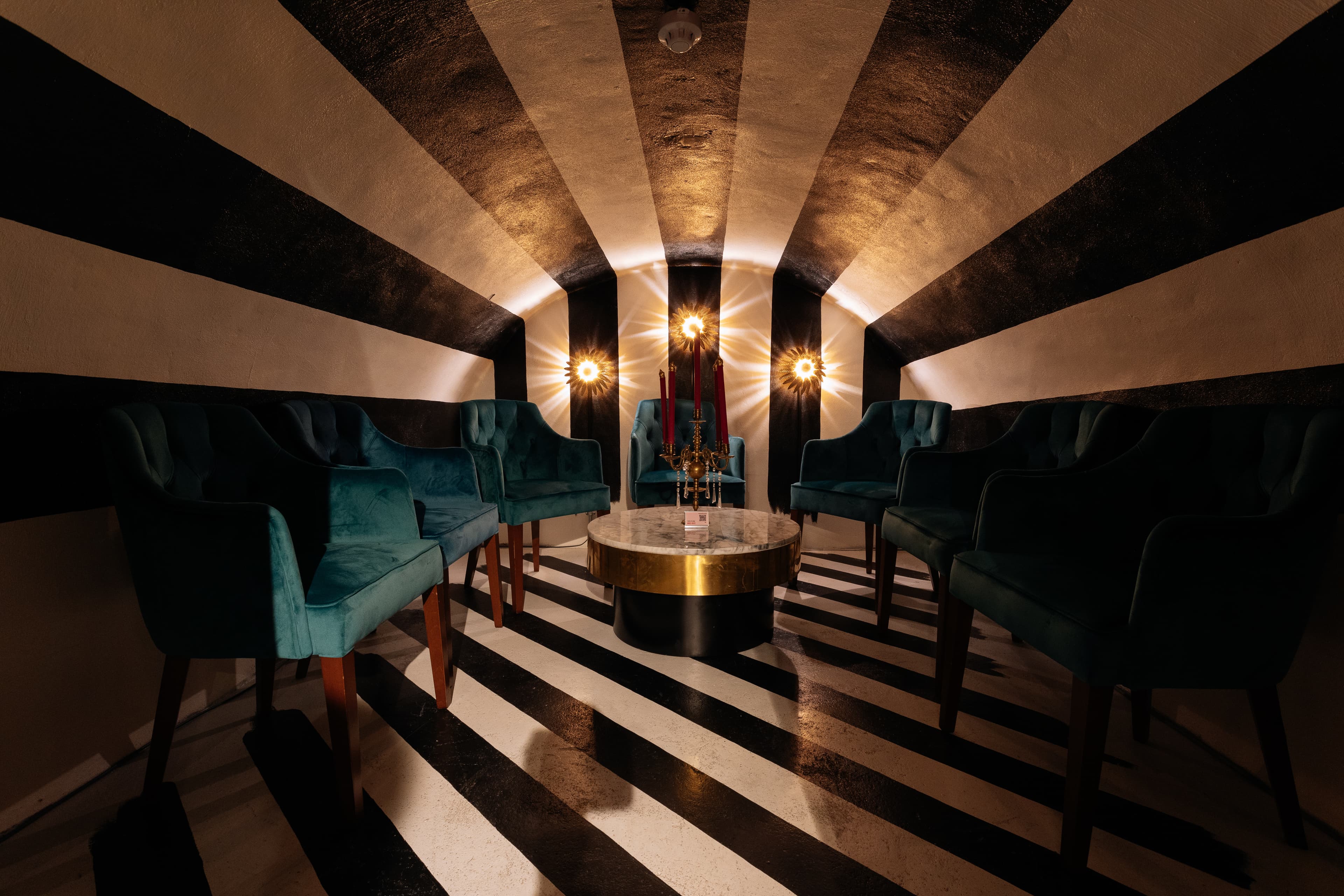 Mrs Riot, Kitty's Bar photo #2