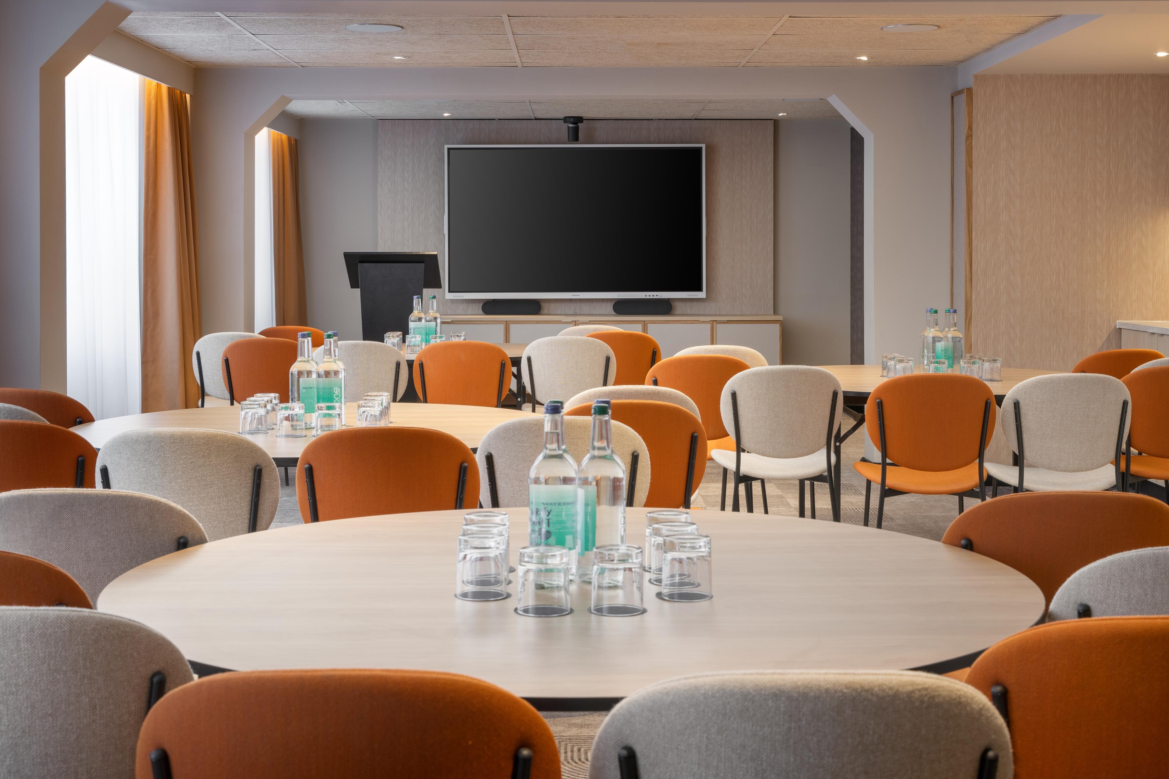 Mercure London Earls Court Hotel & Conference Centre, Hyde Park Meeting Room photo #0