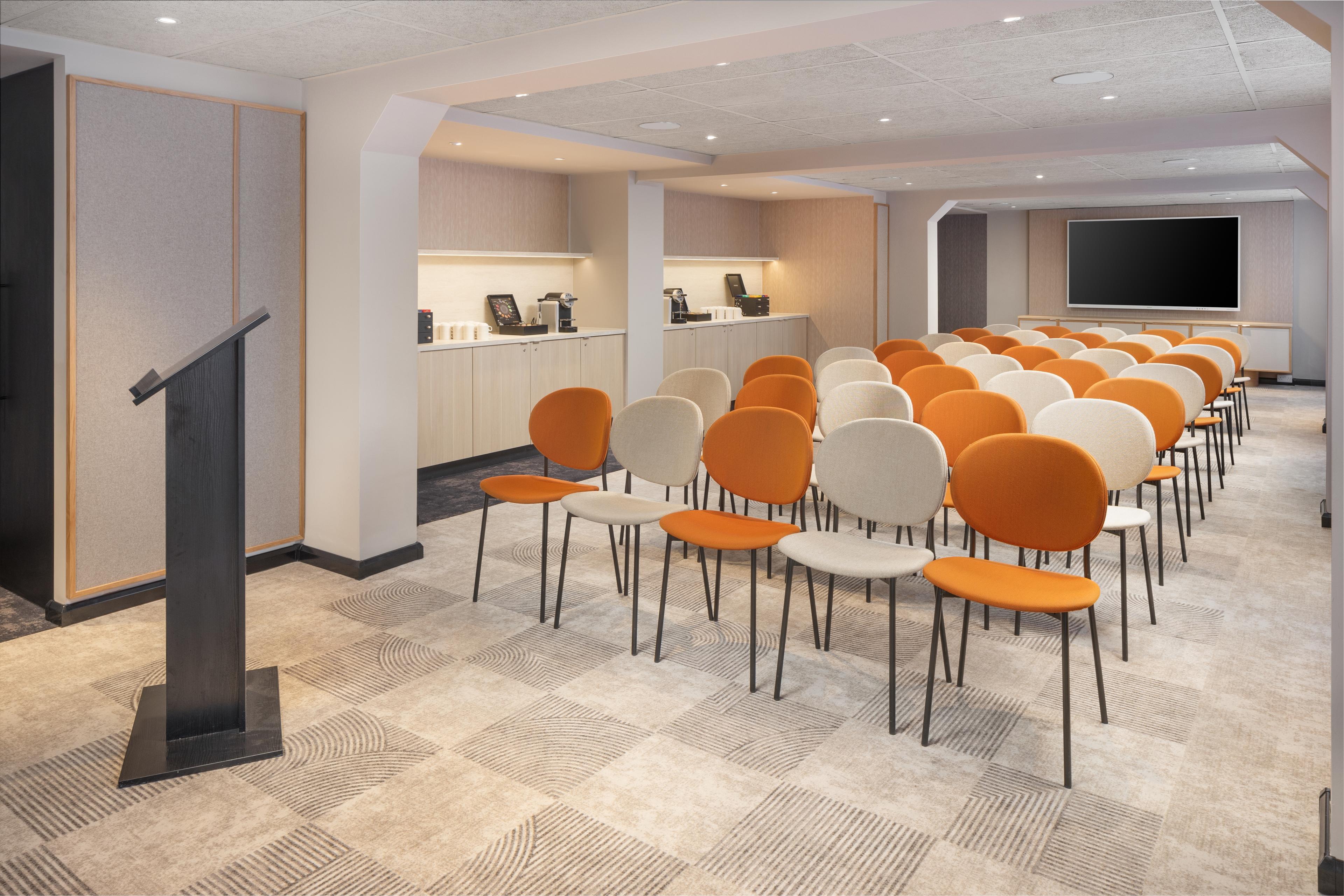 Mercure London Earls Court Hotel & Conference Centre, Hyde Park Meeting Room photo #1