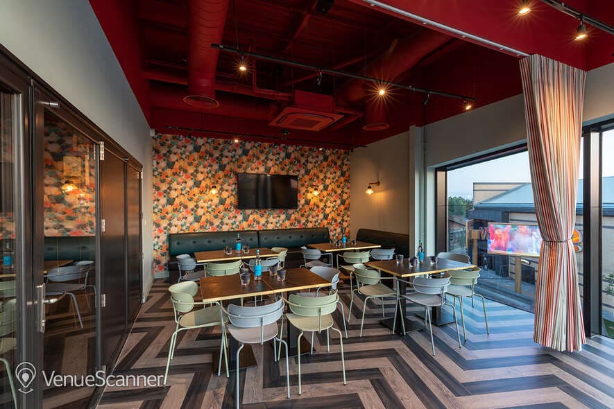 Sapphire Private Room, Puttshack Lakeside photo #1