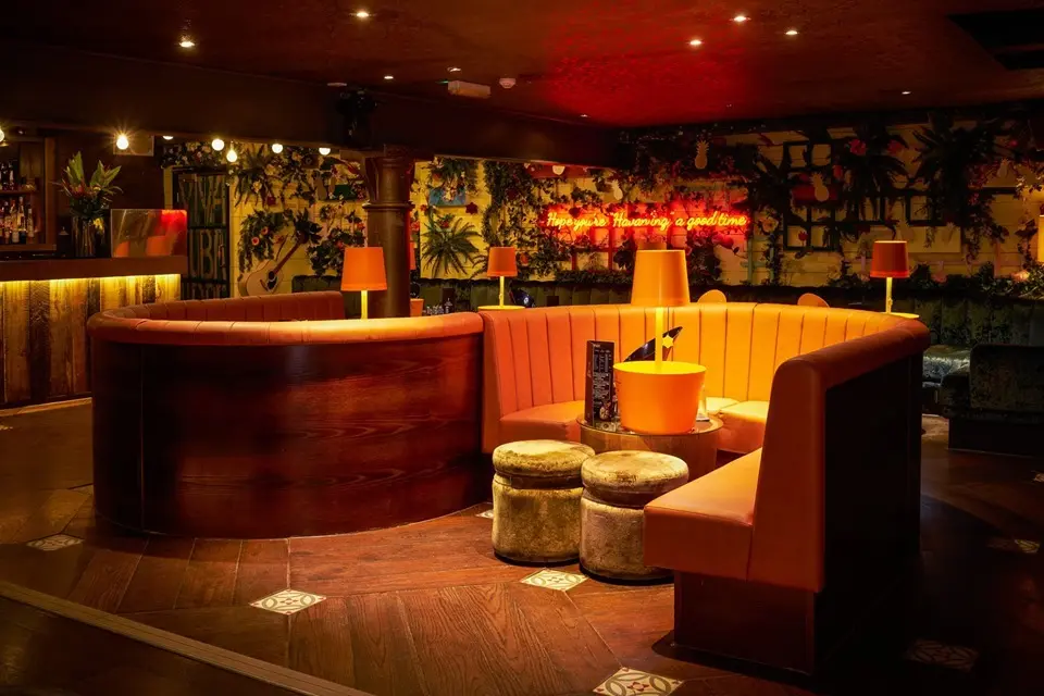 Full Venue, Embargo Republica photo #3