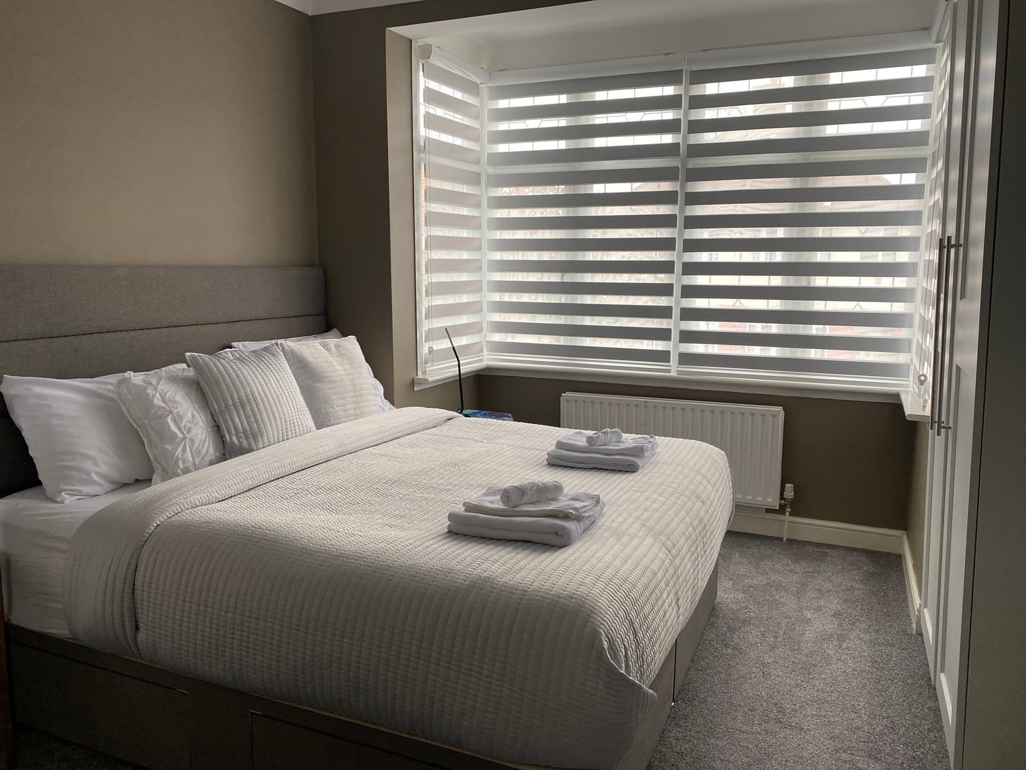 Modern Family Home In SW London photo #2