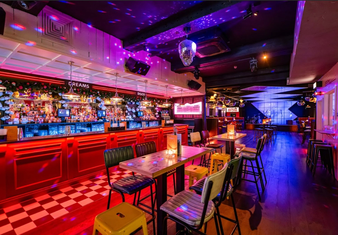 Photo of Simmons | Manchester