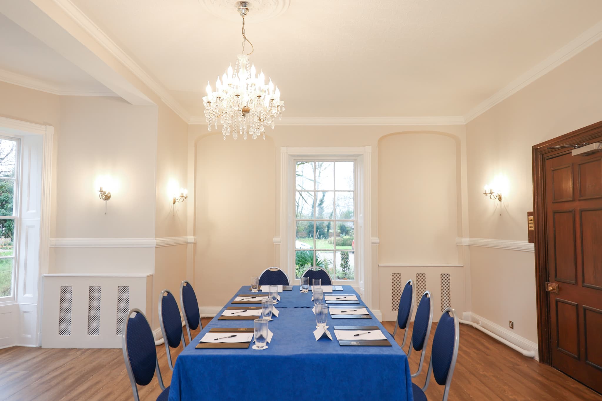 Woodland Manor Hotel, Library photo #2