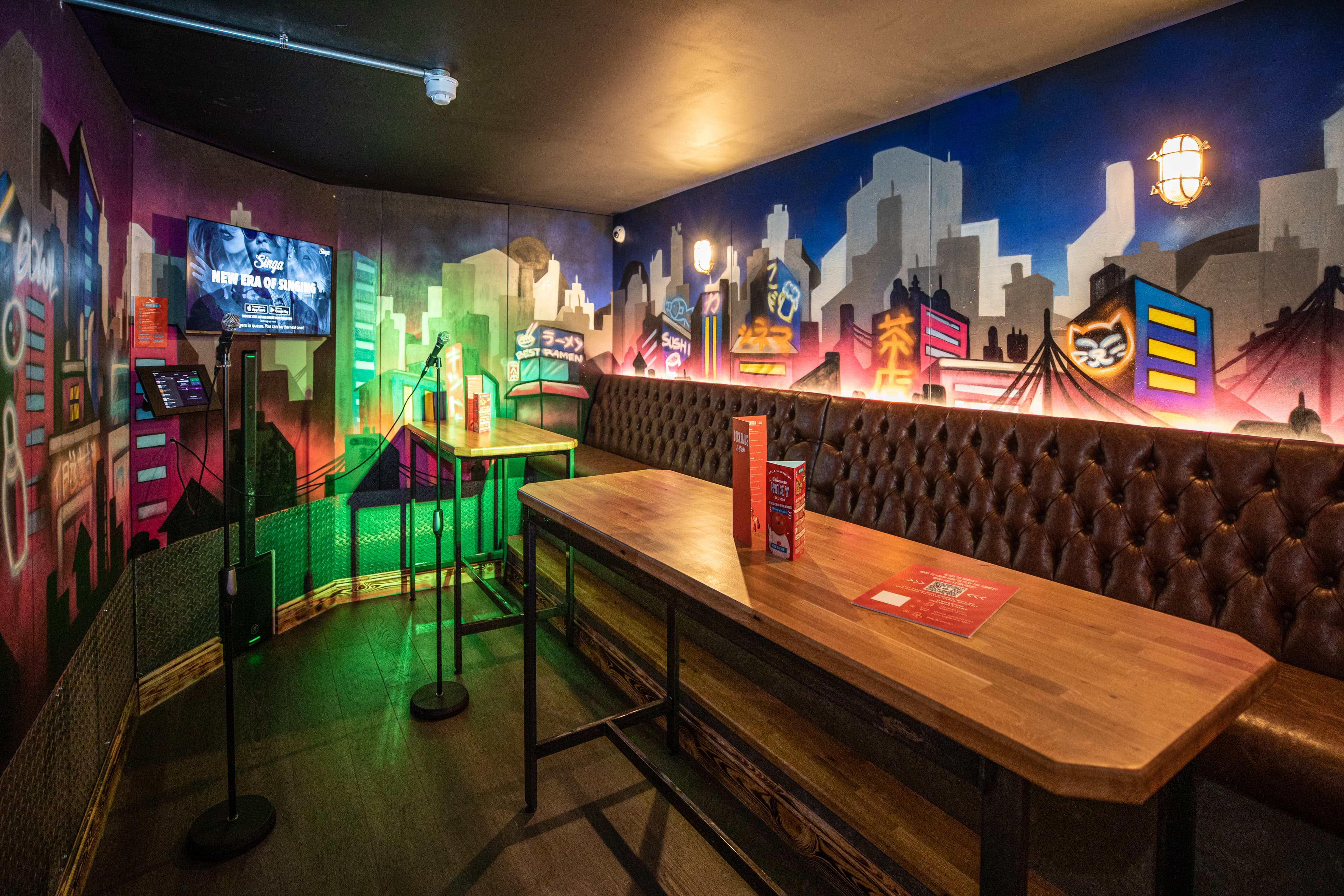 Roxy Ball Room Sheffield (Charter Sq.), The Full Stage photo #2