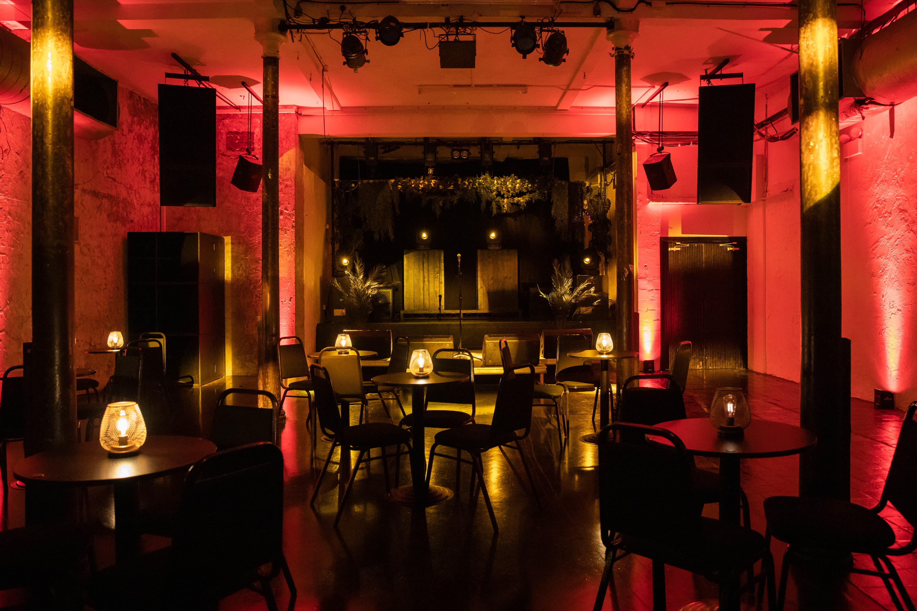 93 Feet East, Live Room photo #2