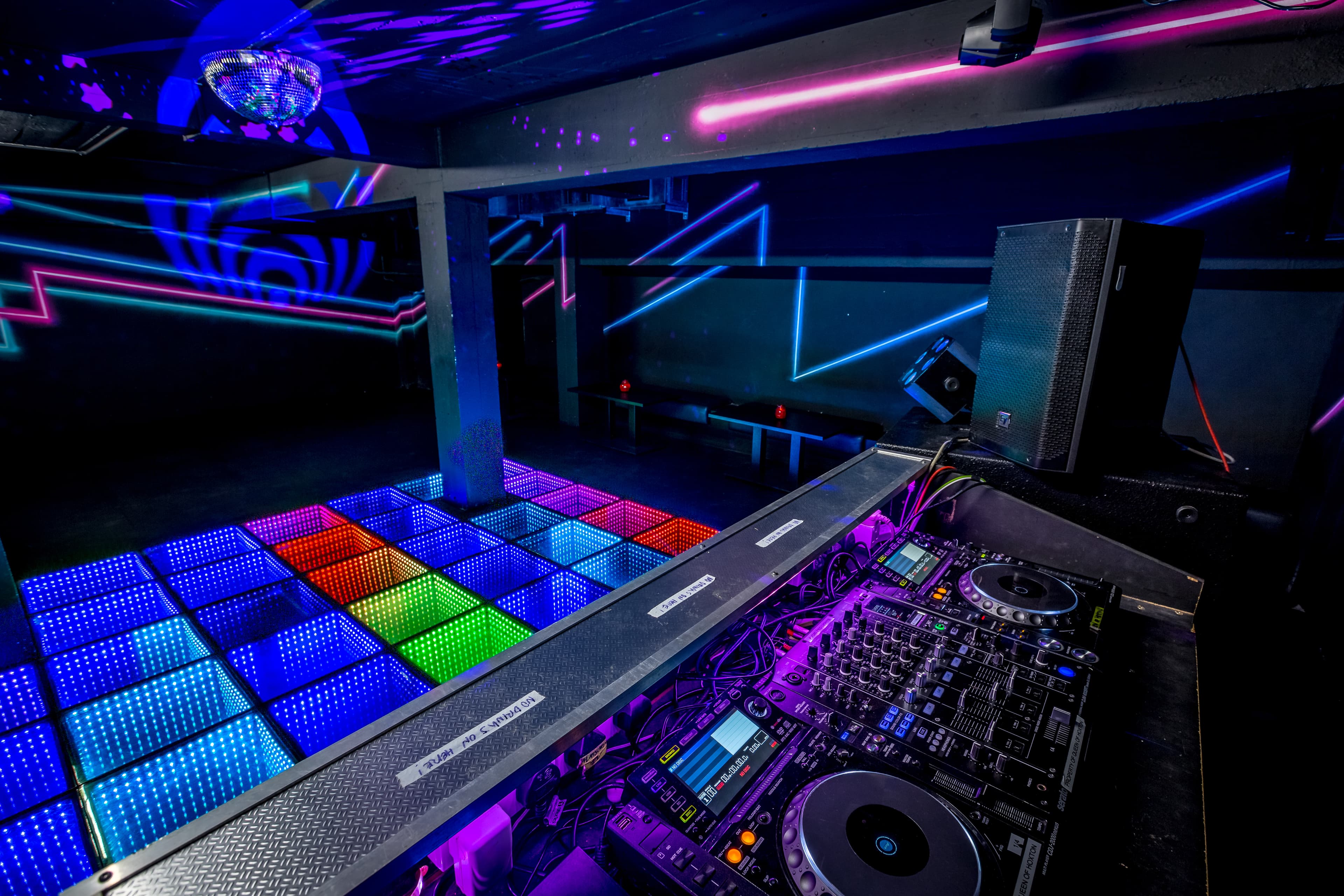 Queen Of Hoxton, Room 2 photo #2