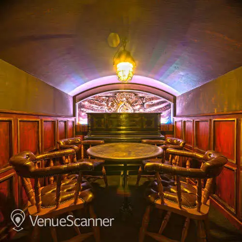 Heads & Tales, Full Hire photo #3