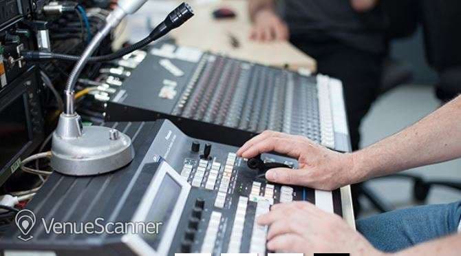 01zero One, Tv Studio photo #3