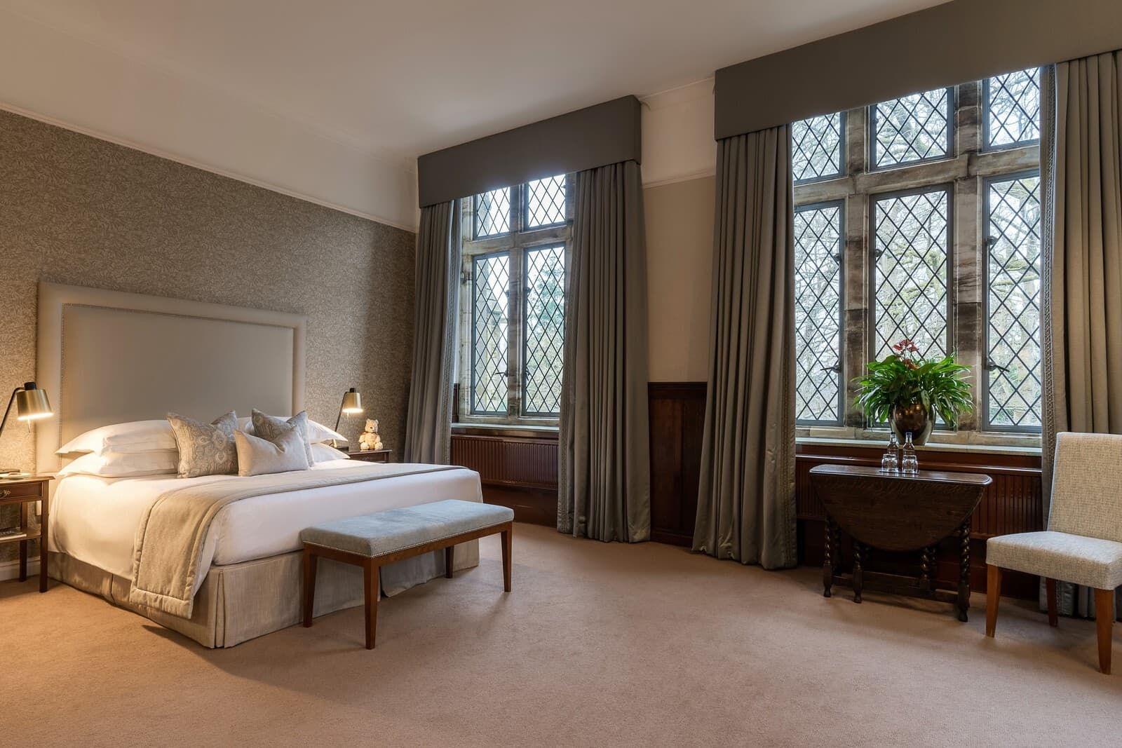 Ashdown Park Hotel And Country Club, Mary Towneley Lounge photo #2