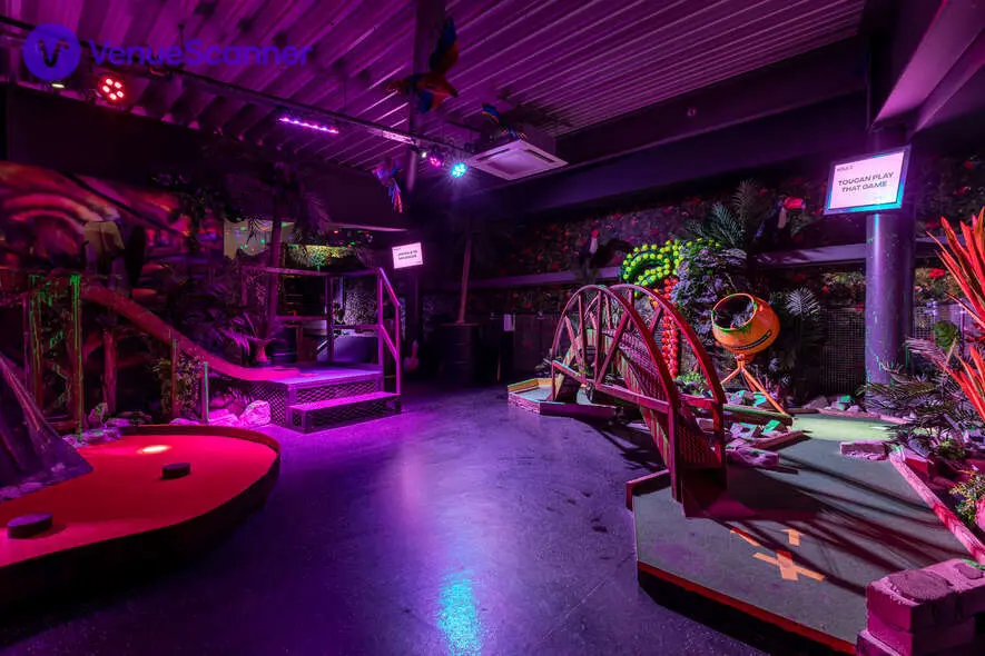Exclusive Bar Pablo Course, Junkyard Golf Manchester photo #3