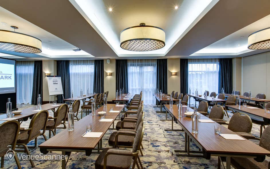 Denis Compton Suite, Christmas At Danubius Hotel Regents Park photo #2