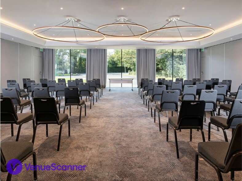 Holiday Inn Shepperton, The Set photo #3