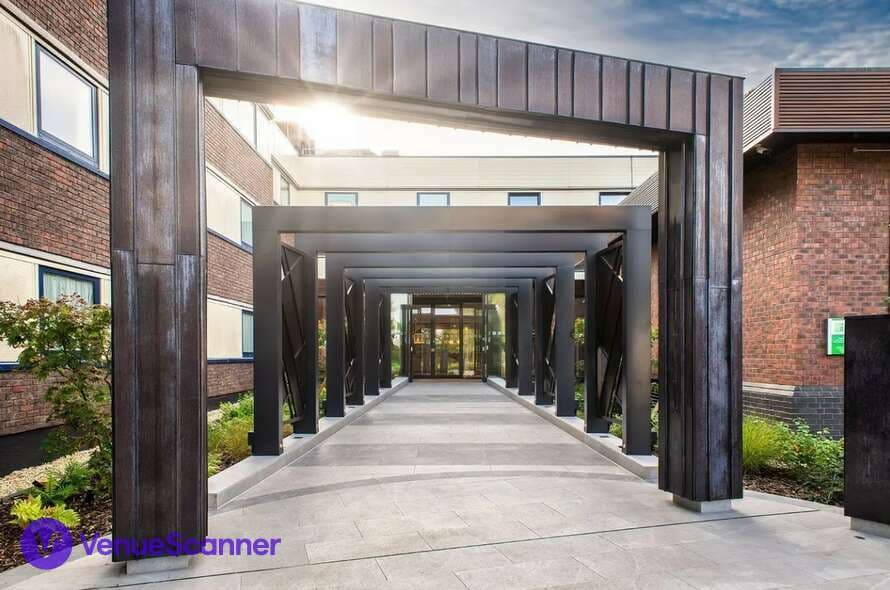 Holiday Inn Shepperton, The Fourth Wall photo #3