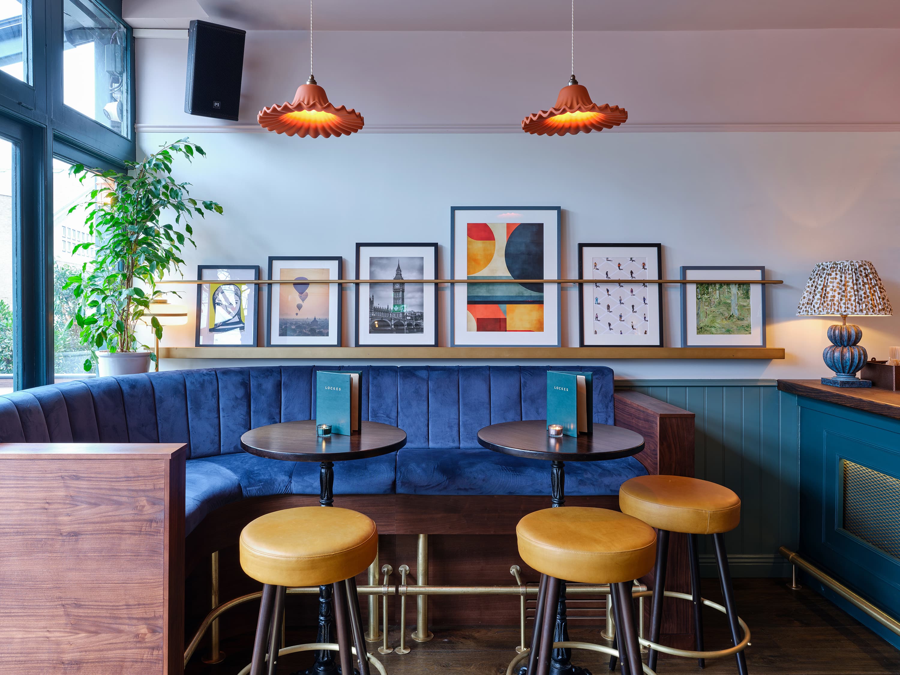 Bar Booth For 10 Guests