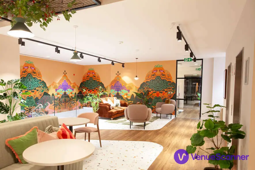 Runway East Bloomsbury, Pullman photo #3