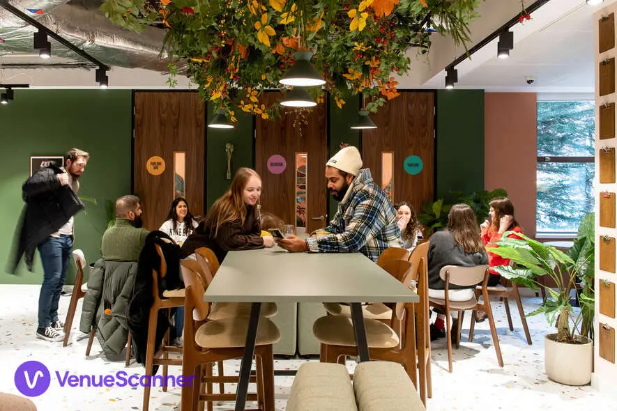 Runway East Bloomsbury, Woolf photo #3