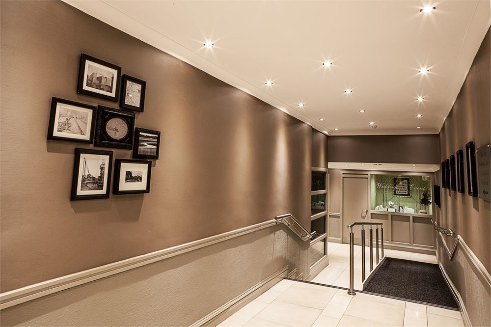 Photo of Cresta Court Hotel