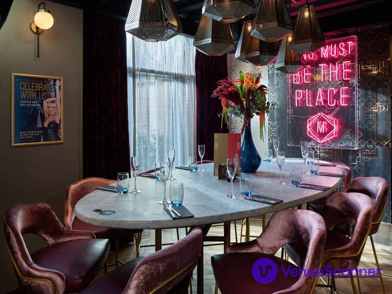 Semi-Private Room, Queens, Manahatta Sheffield photo #1