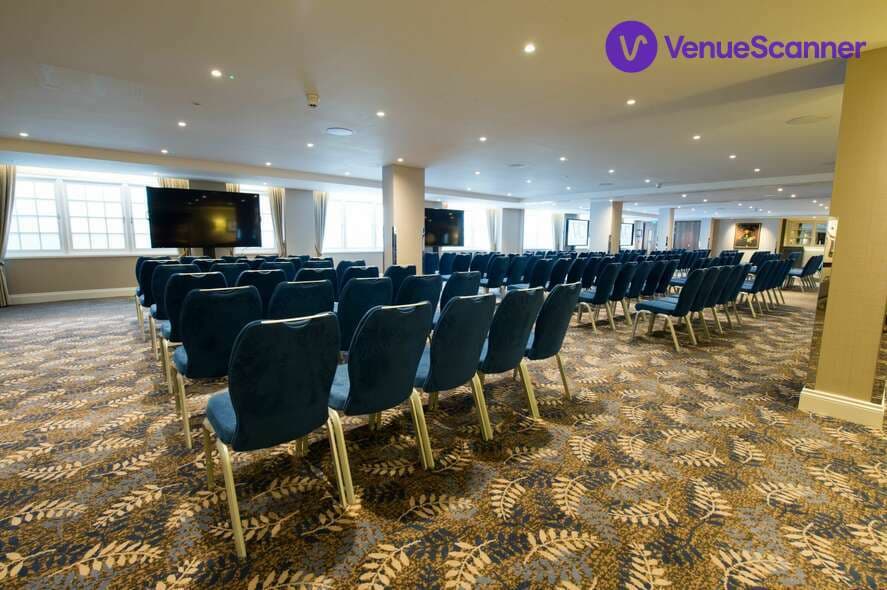 El Alamein & Trafalgar Suite, Victory Services Club photo #1