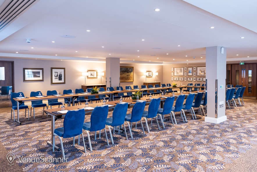 El Alamein & Trafalgar Suite, Victory Services Club photo #3