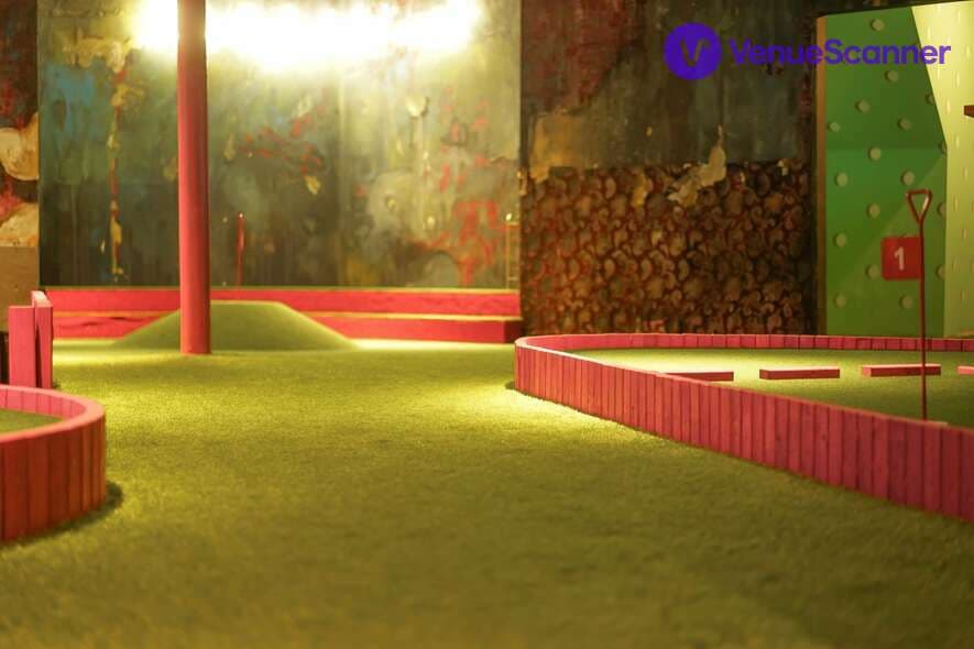 9 Hole Crazy Golf And Drink (Shared Hire), Shoreditch Balls photo #2