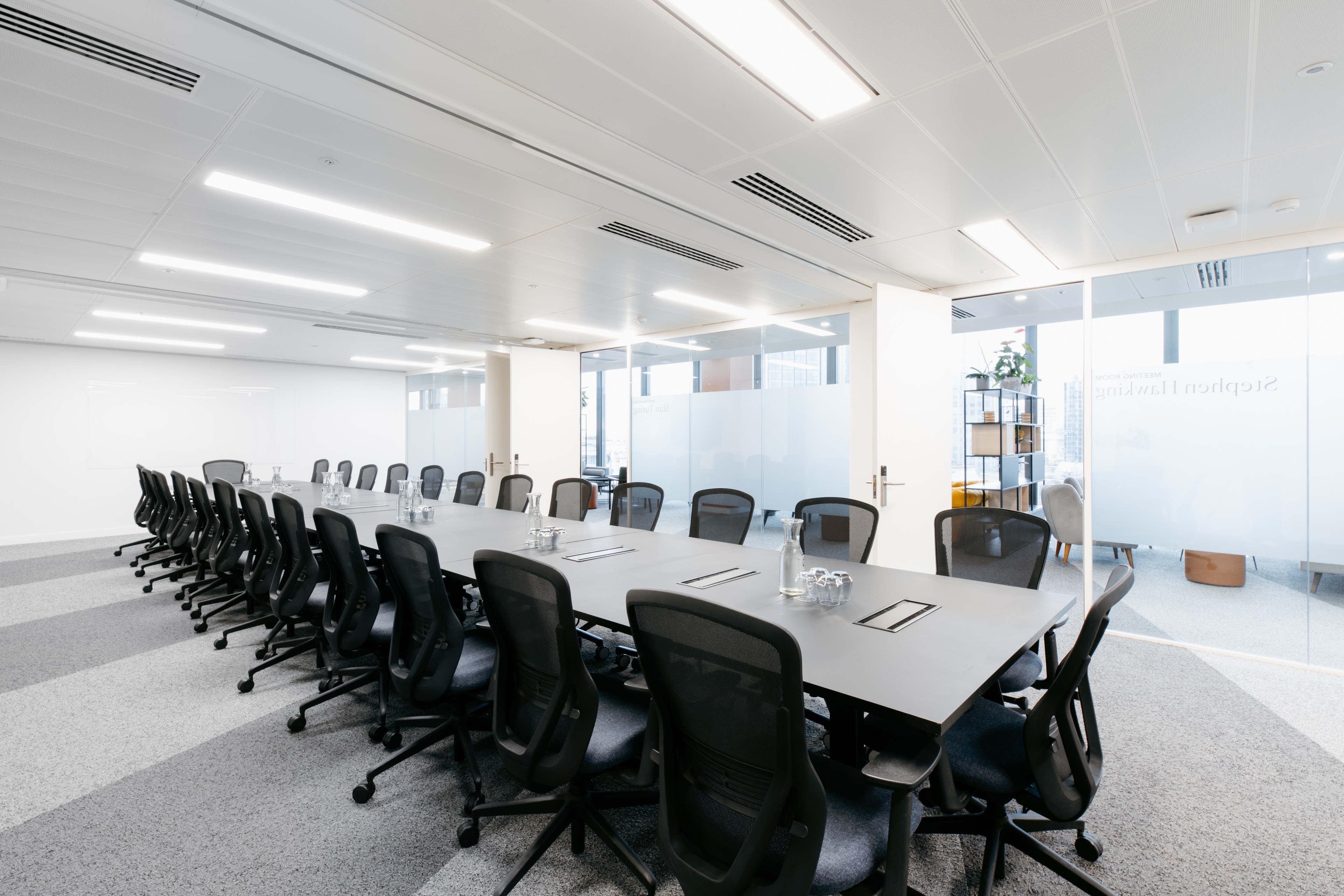 Photo of XCHG, Isaac Newton