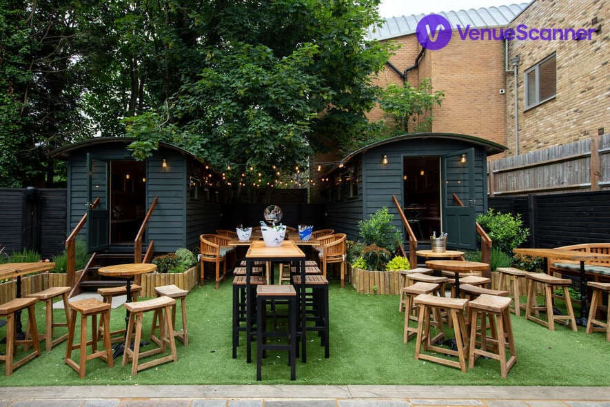 The Leather Bottle, Earlsfield, Garden Huts, undefined photo #1