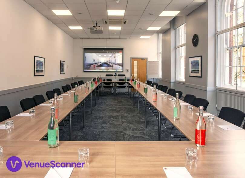 UUK Boardroom, Woburn House photo #2