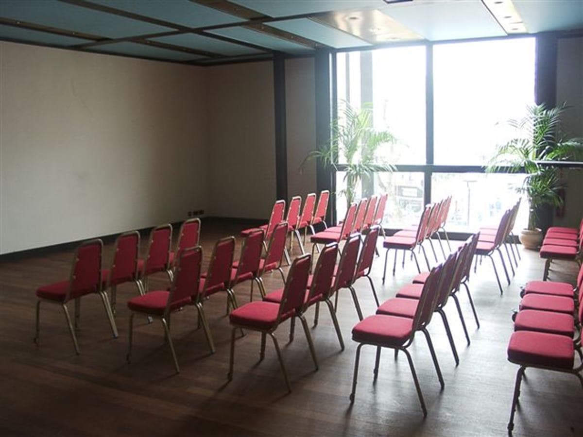 Hackney Empire, Prp & Costume photo #2