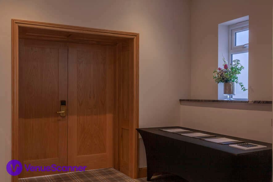 Oatlands Park Hotel, Cromwell Suite photo #3