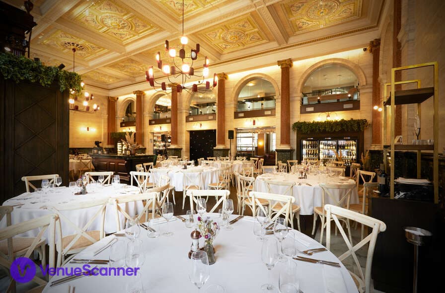 Exclusive Hire, Piazza Italiana photo #2