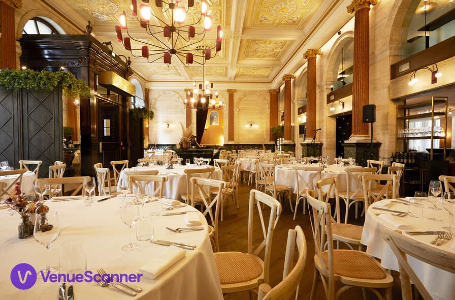 Exclusive Hire, Piazza Italiana photo #3