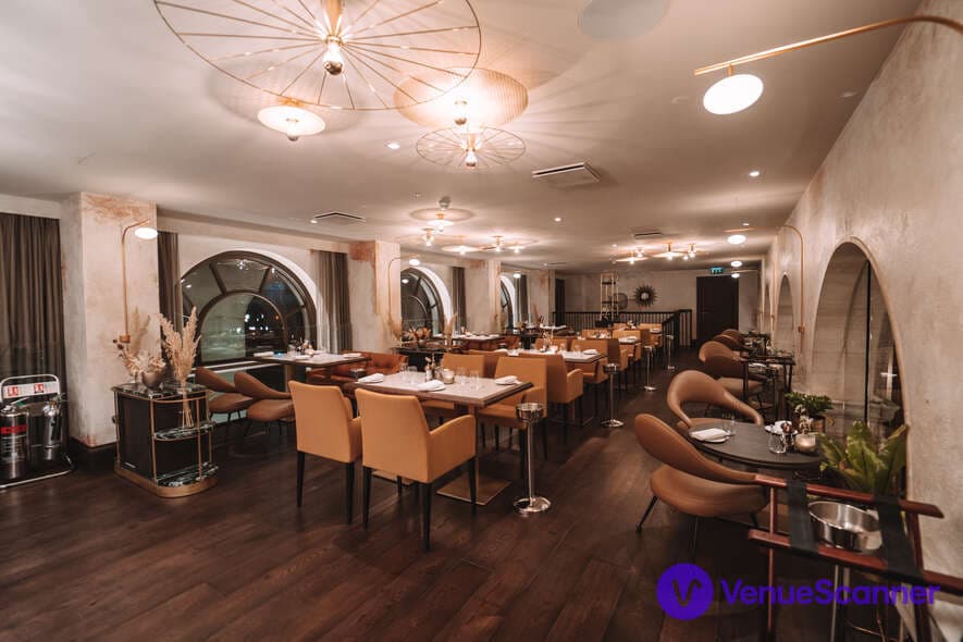 Piazza Italiana, Mezzanine photo #3