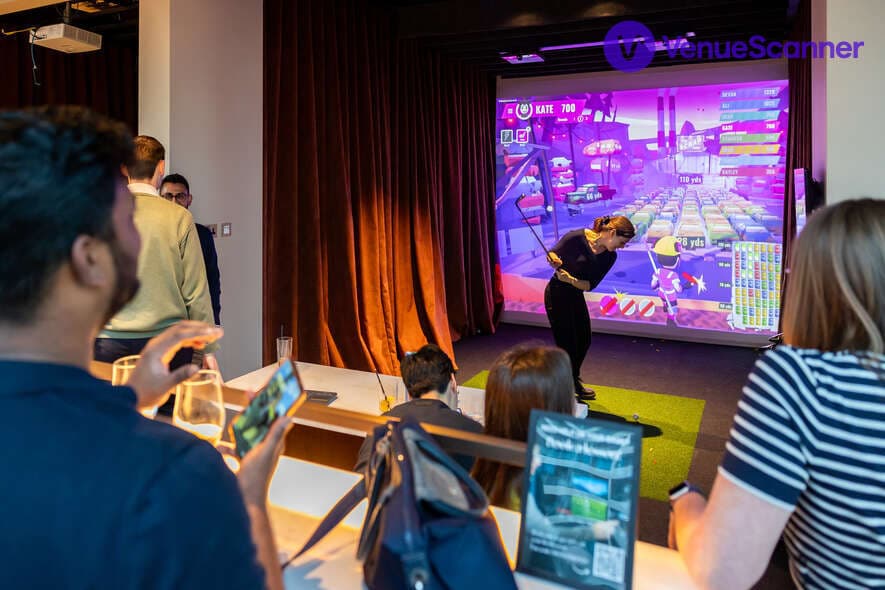 Small Semi Exclusive Hire Main Floor, Pitch Canary Wharf photo #3