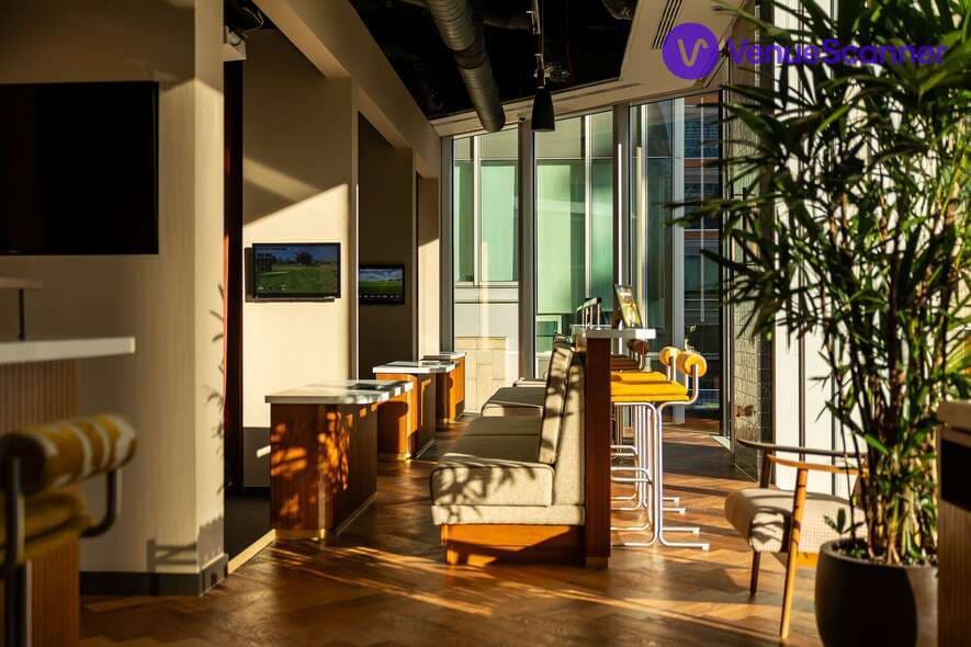 Small Semi Exclusive Hire Main Floor, Pitch Canary Wharf photo #2