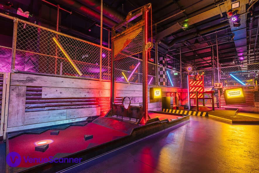 DIRK, Junkyard Golf Shoreditch photo #3