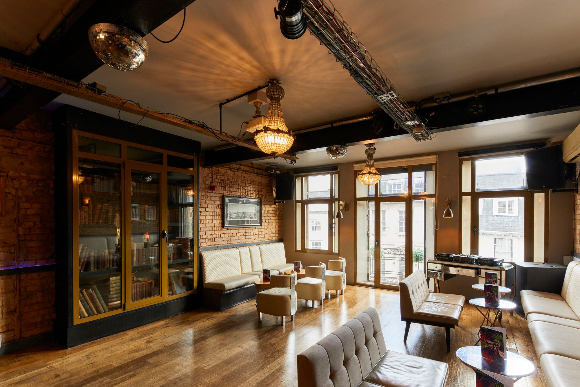 Level 2 Bar And Lounge