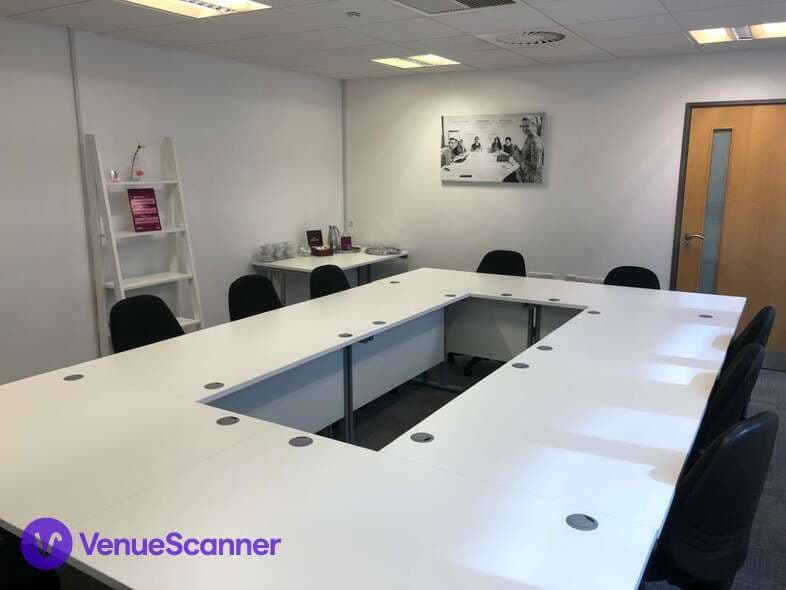 Davis House Theatre Suite, Citibase Local Croydon photo #1