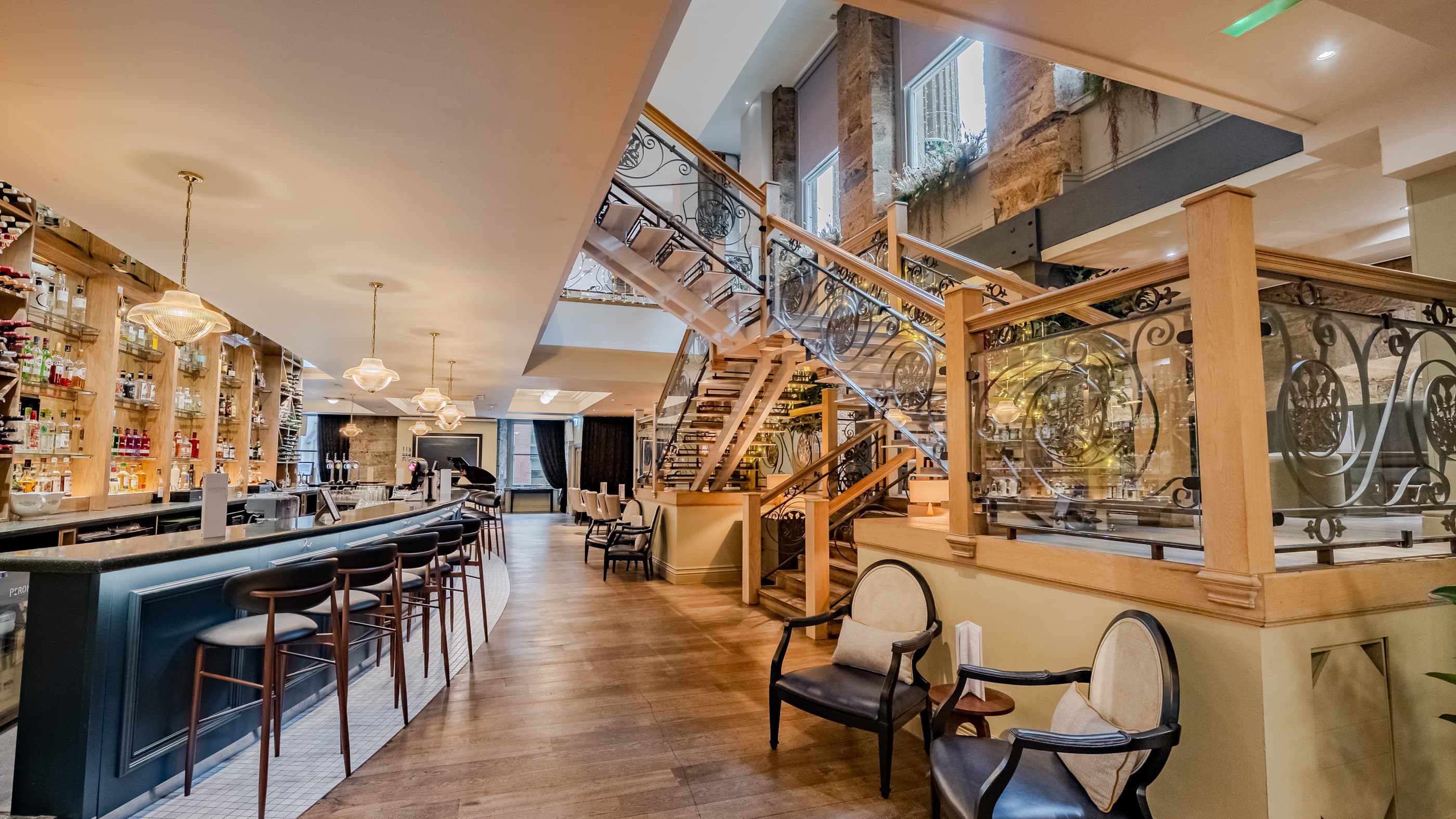 Taverne Bar, Citation photo #2