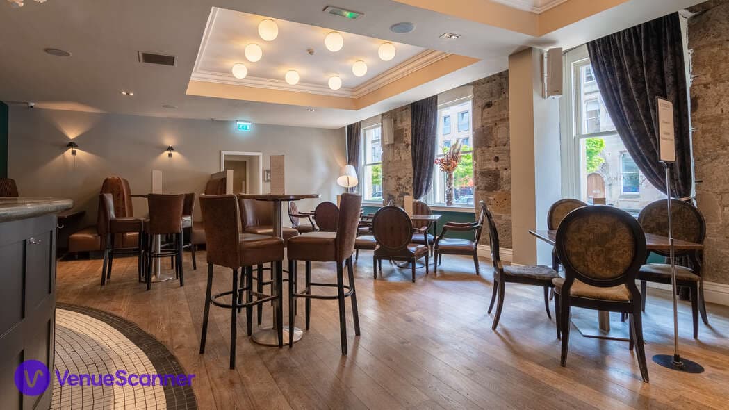 Taverne Bar, Citation photo #1