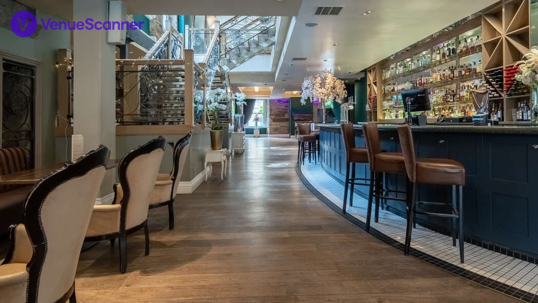 Taverne Bar, Citation photo #2