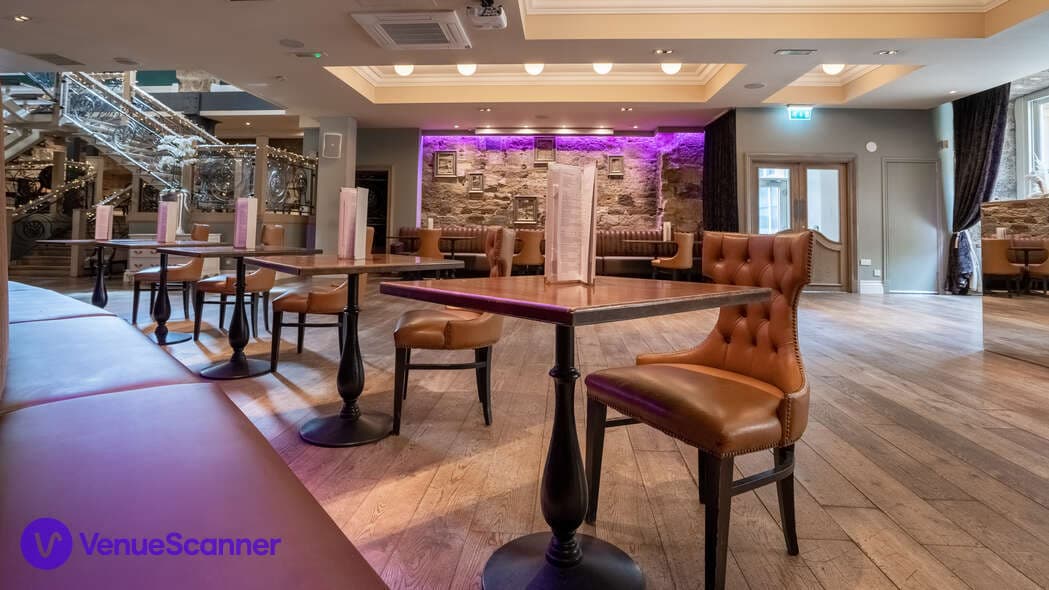 Taverne Bar, Citation photo #3