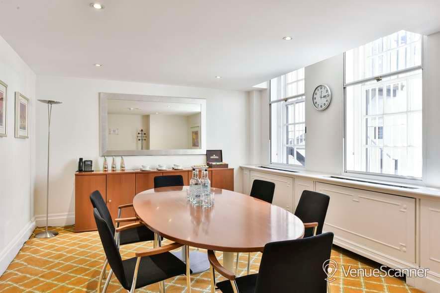 Baldwin, The Argyll Club 2 Eaton Gate photo #1