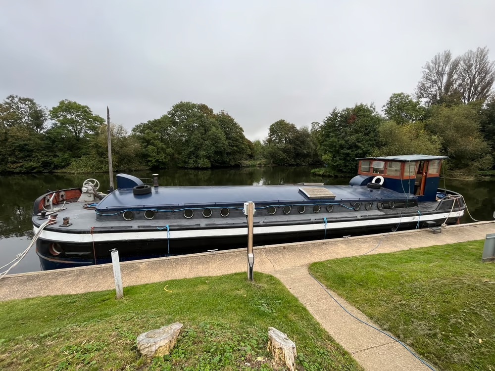 Photo of Unitan Houseboat, Exclusive Hire