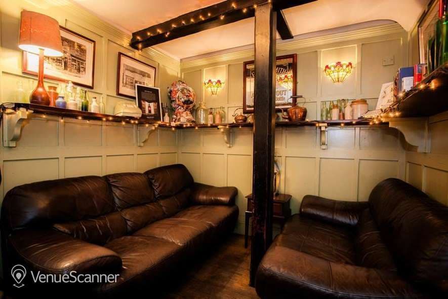 Exclusive Hire, The Queen's Head photo #1