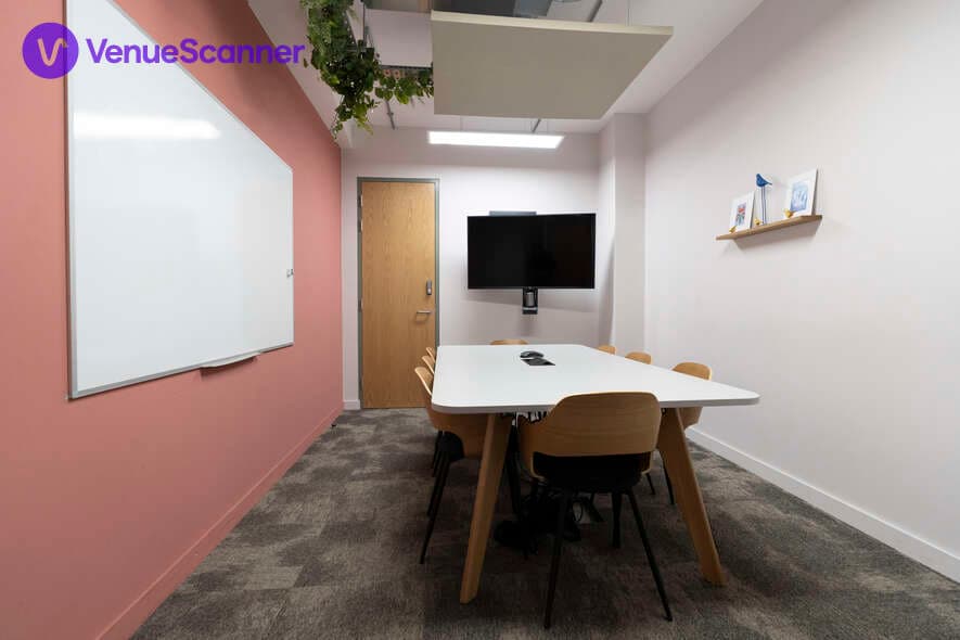 Yuri, Runway East Shoreditch photo #3