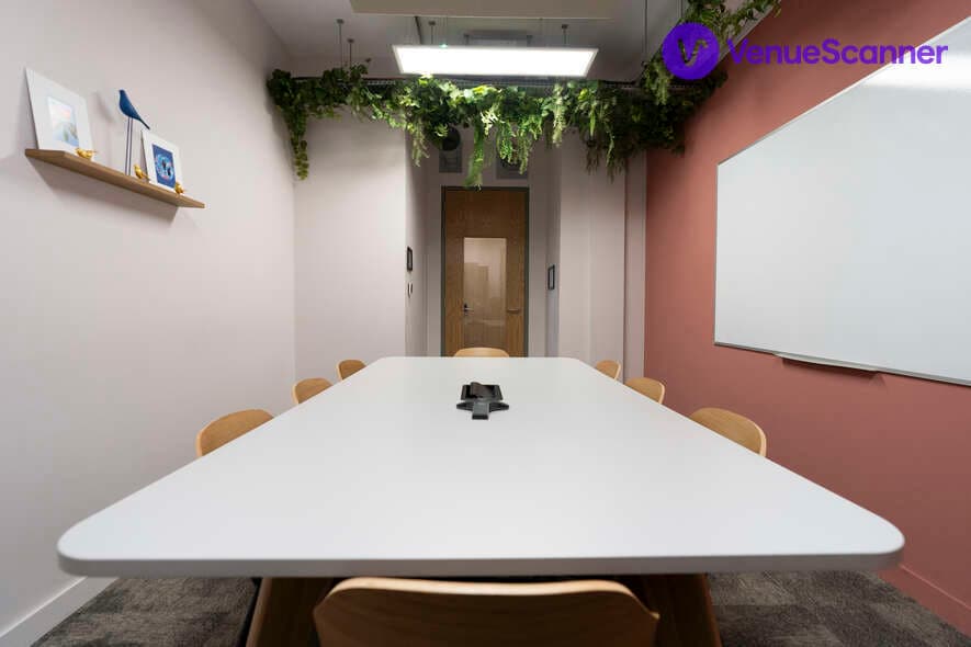 Yuri, Runway East Shoreditch photo #2